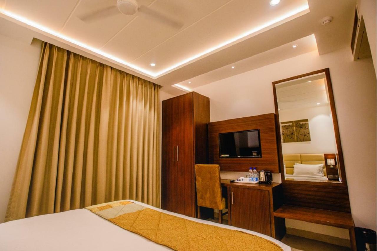 آغْرا Hotel Ten Square, India المظهر الخارجي الصورة